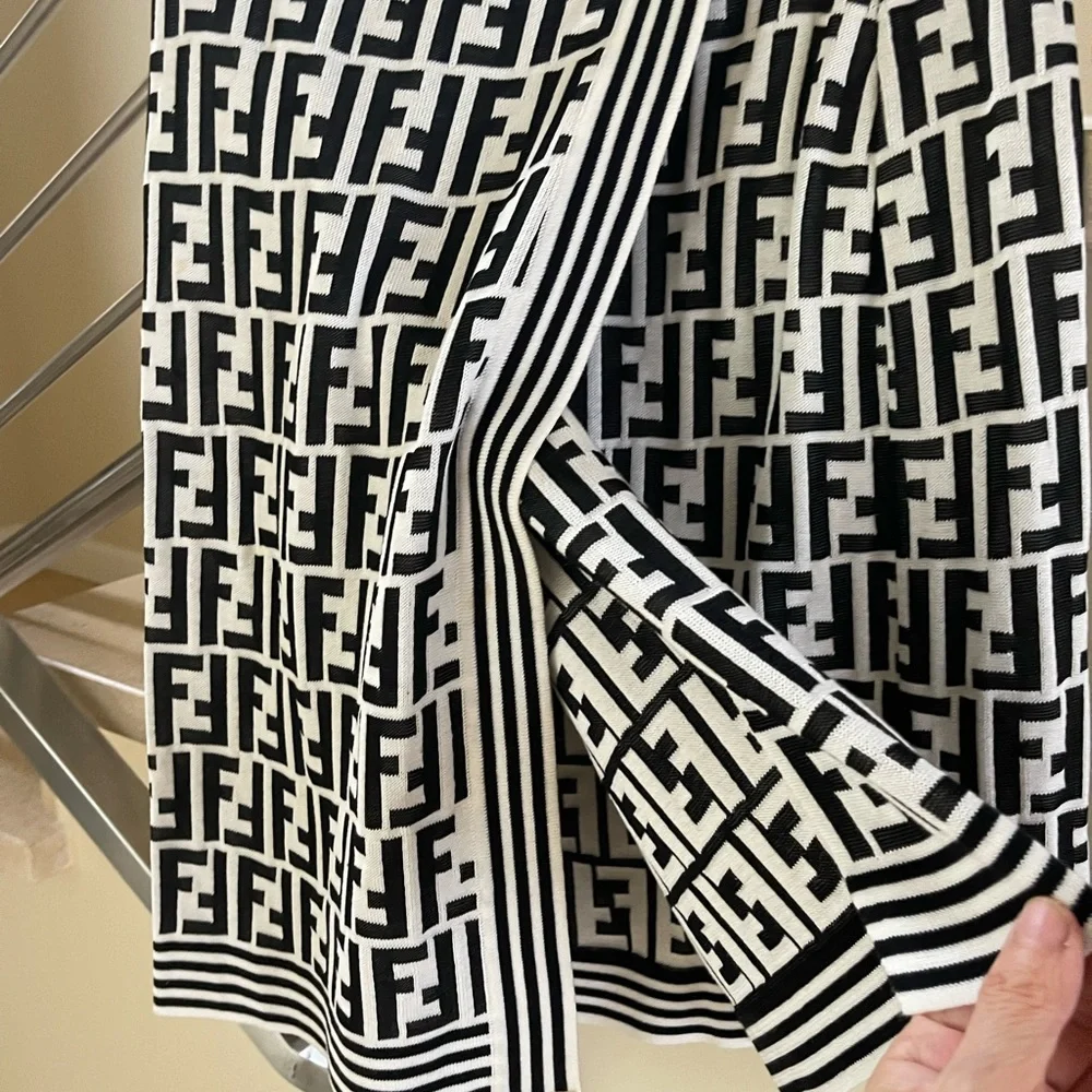 VINTAGE FENDI FF LOGO black and white knit SKIRT💝HP - Picture 6 of 11